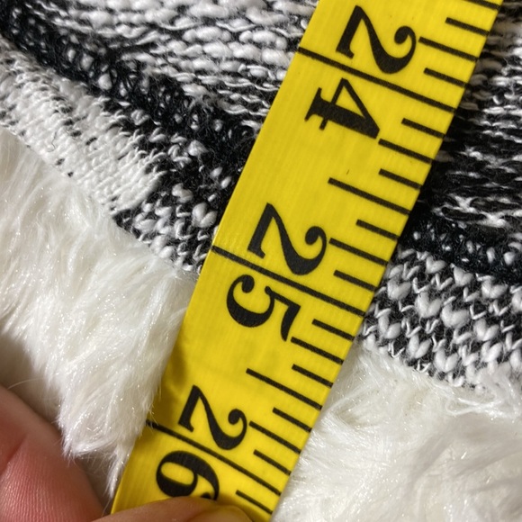 SHANNON FORD NEW YORK Black & White CHECKERED SWEATER Hi Low Hem Sz M EUC - Picture 11 of 12